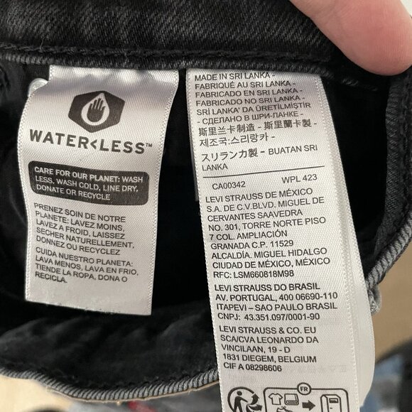 Levi’s Premium Wedgie Straight Jeans Women’s Size 31 Black Distressed High Rise - Picture 7 of 8